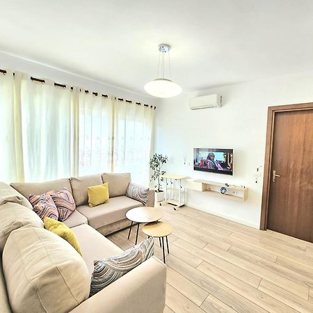 Cozy 1 Bedroom Apartment Near Parks, Cafes & Restaurants Tirana Bagian luar foto
