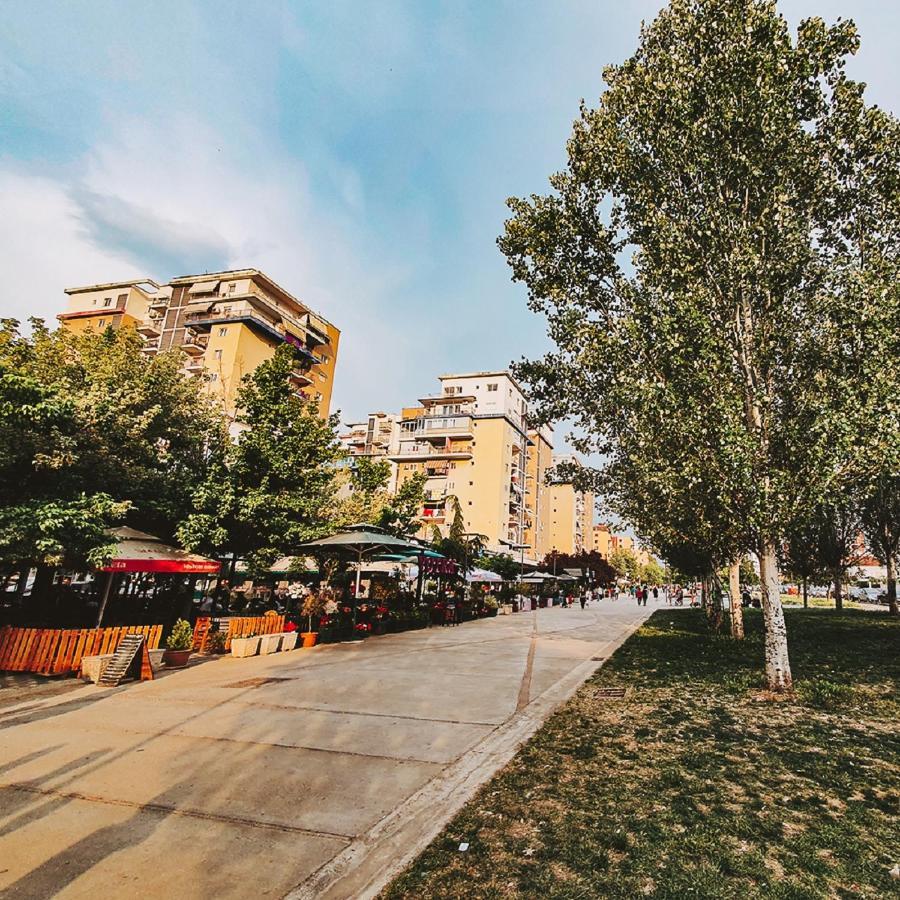Cozy 1 Bedroom Apartment Near Parks, Cafes & Restaurants Tirana Bagian luar foto